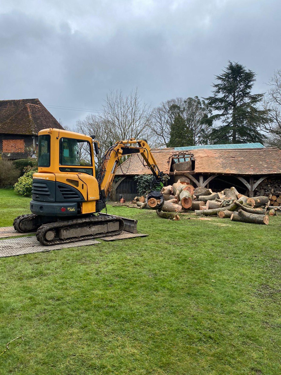 This is a photo of tree felling being carried out in Tenterden. All works are being undertaken by Tenterden Tree Surgeons